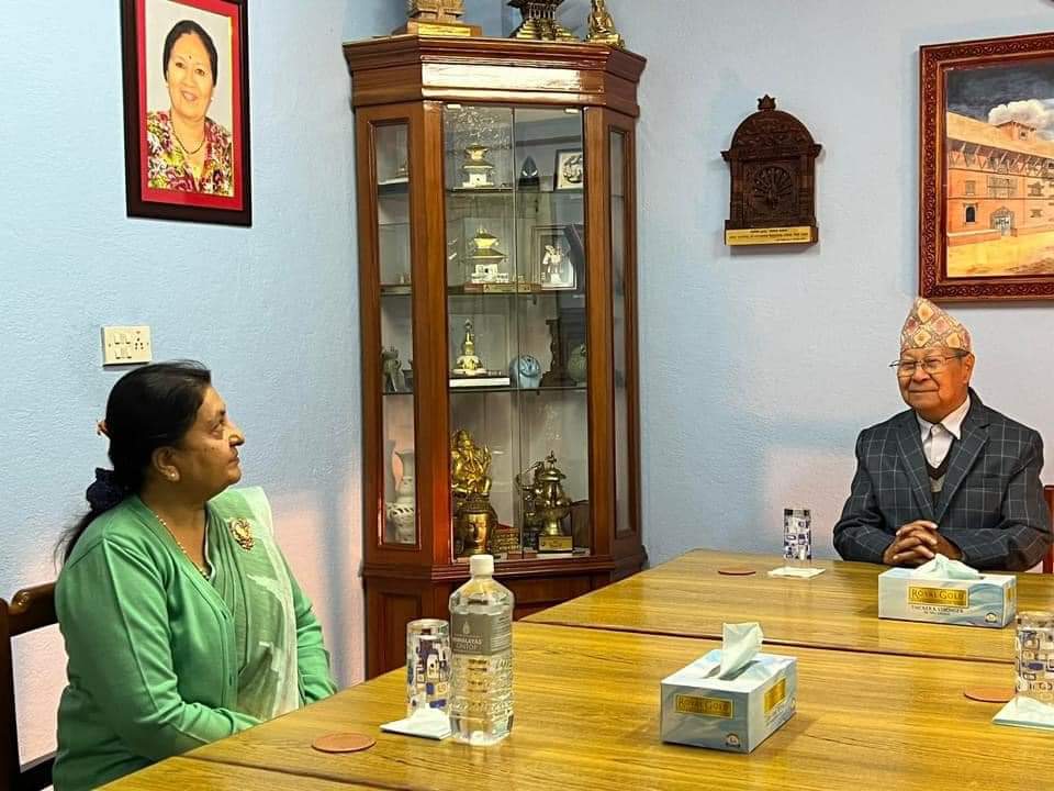 भक्तपुरमा मन्दिर दर्शन गर्न जाँदा बिजुक्छेलाई समेत भेटिन राष्ट्रपतिले